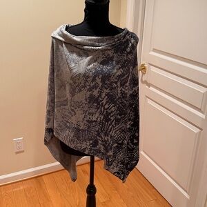 Talk of the Walk Gray Patterned Poncho stylish light elegant warm beautiful